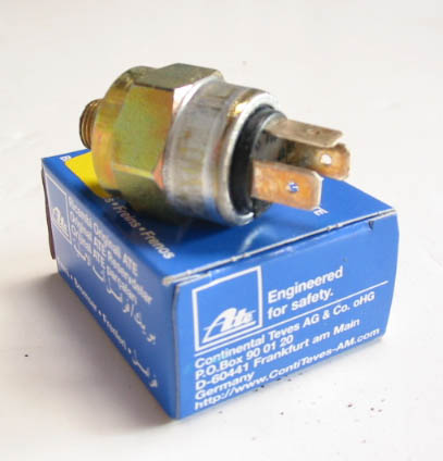 113 945 515 GGR - BRAKE LIGHT SWITCH GERMAN
